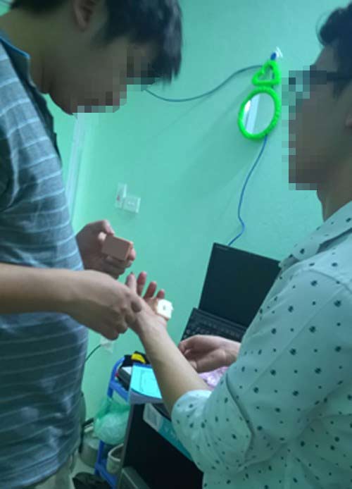 Gian lận thi cử với thiết bị siêu tinh vi - 2