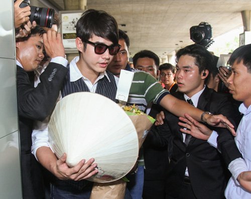 Fan Việt hạnh phúc đón mỹ nam &#34;Tình người duyên ma&#34; - 9