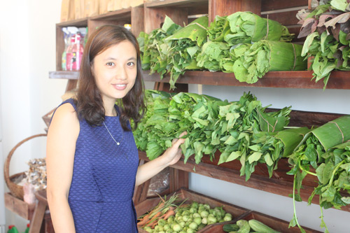 Cô gái bỏ lương 50 triệu/ tháng, về quê trồng rau sạch - 1