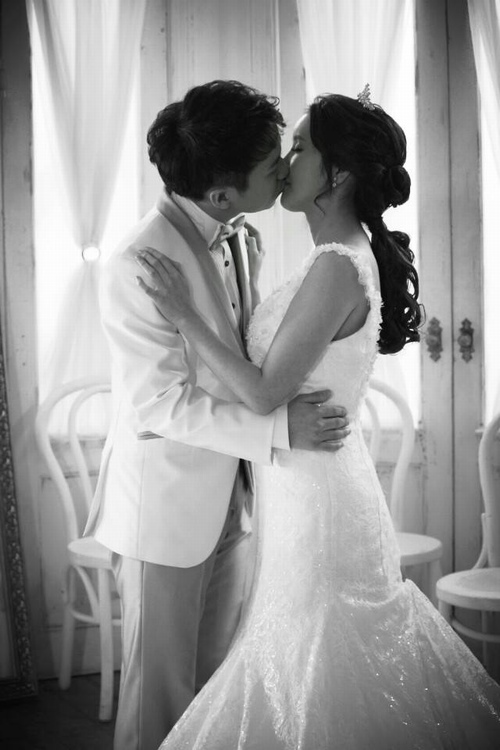 Cặp đôi thay quần áo chỉ mất 2 giây - 2