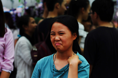 "Treo đầu dê, bán thịt chó", lễ hội treo hoa giả gây thất vọng - 7