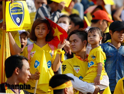 Người đẹp xứ Thanh "đại náo" sân Thống Nhất - 3