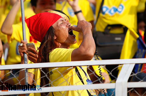 Người đẹp xứ Thanh "đại náo" sân Thống Nhất - 4