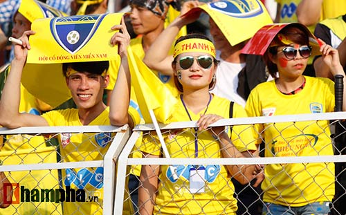 Người đẹp xứ Thanh "đại náo" sân Thống Nhất - 5