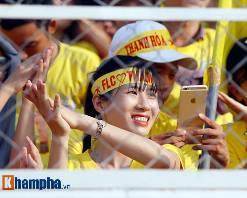 Người đẹp xứ Thanh "đại náo" sân Thống Nhất - 6