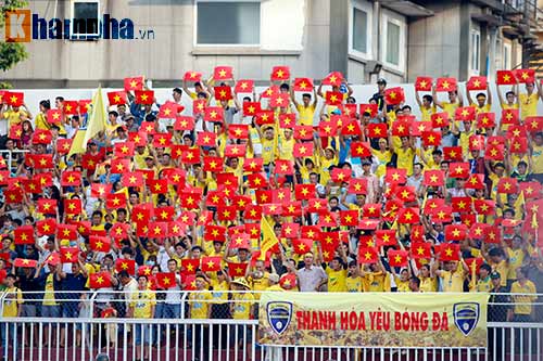 Người đẹp xứ Thanh "đại náo" sân Thống Nhất - 8