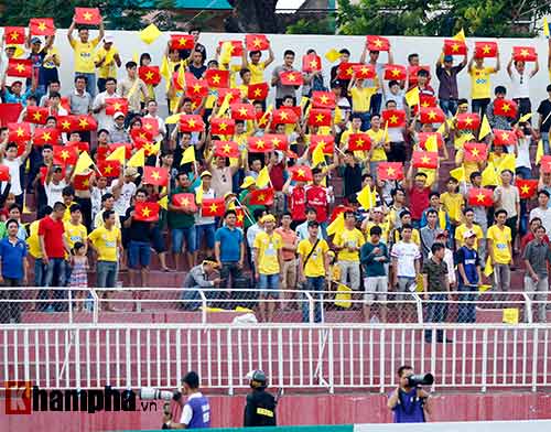 Người đẹp xứ Thanh "đại náo" sân Thống Nhất - 9