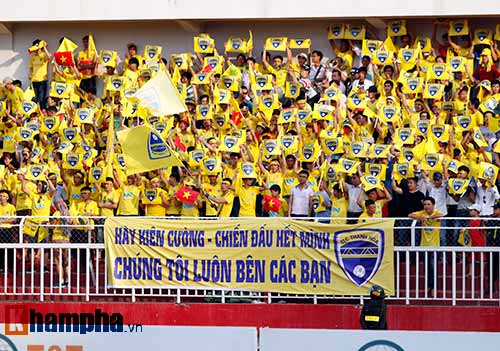 Người đẹp xứ Thanh "đại náo" sân Thống Nhất - 10