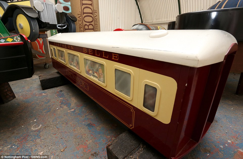 Dân Anh đua nhau đặt quan tài hình siêu xe, tàu cướp biển - 6