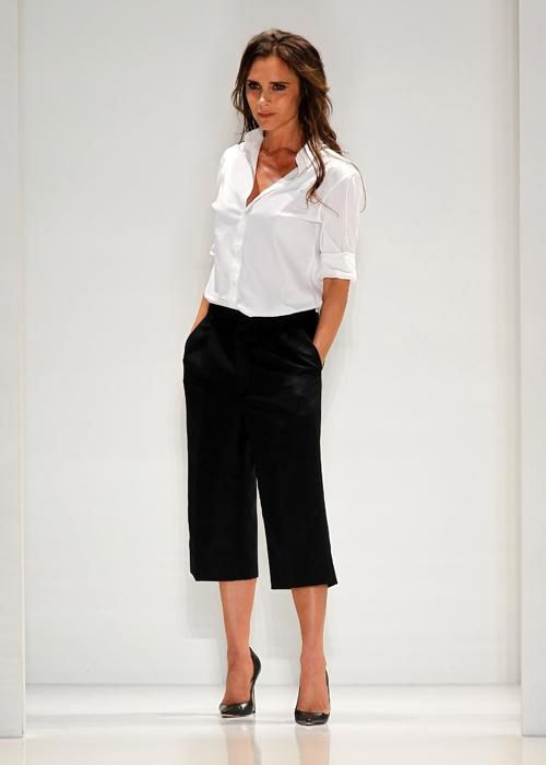 Victoria Beckham - siêu sao &#34;thuần hóa&#34; quần ống rộng - 12