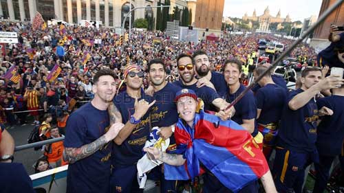 Barca ăn mừng rầm rộ: Xứ Catalunya muốn “vỡ tung” - 12