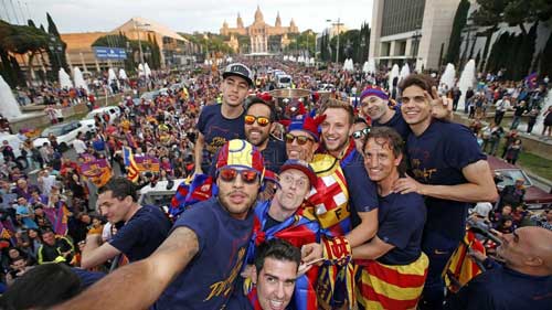 Barca ăn mừng rầm rộ: Xứ Catalunya muốn “vỡ tung” - 15