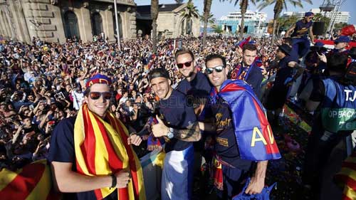 Barca ăn mừng rầm rộ: Xứ Catalunya muốn “vỡ tung” - 6