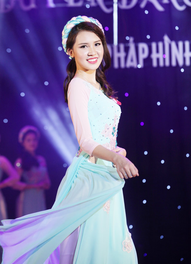 Nữ sinh 19 tuổi giành giải Hoa khôi Tư pháp hình sự - 10