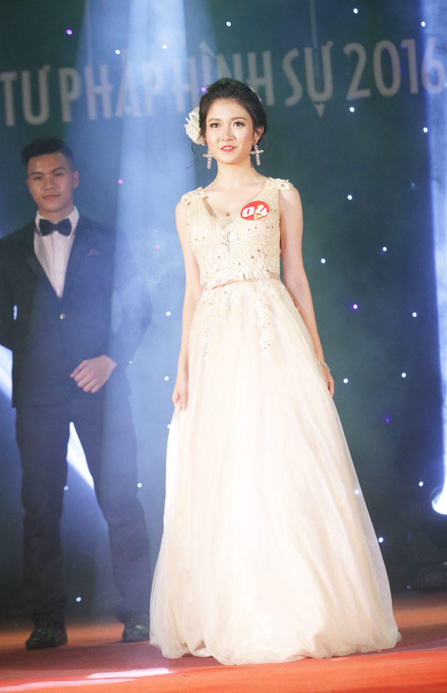 Nữ sinh 19 tuổi giành giải Hoa khôi Tư pháp hình sự - 2