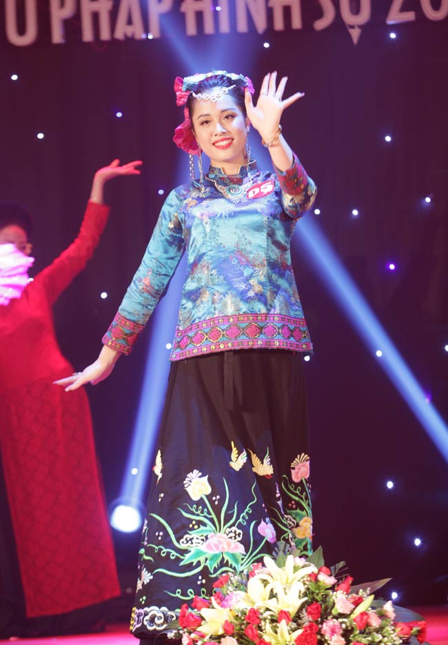 Nữ sinh 19 tuổi giành giải Hoa khôi Tư pháp hình sự - 8