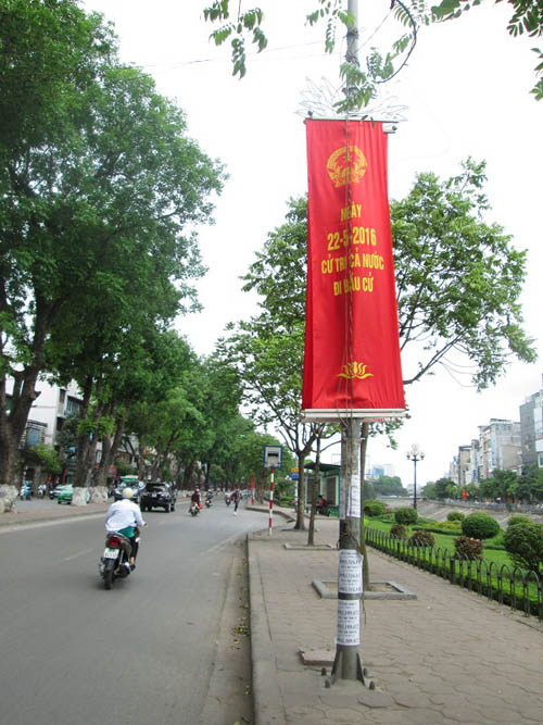 Hình ảnh luộm thuộm của "ma trận" quảng cáo ở Hà Nội - 11