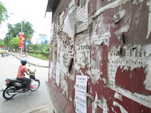 Hình ảnh luộm thuộm của "ma trận" quảng cáo ở Hà Nội - 12
