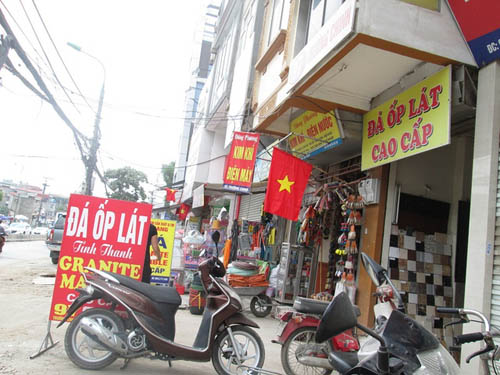 Hình ảnh luộm thuộm của "ma trận" quảng cáo ở Hà Nội 1463371270-3