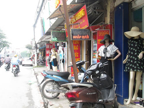Hình ảnh luộm thuộm của "ma trận" quảng cáo ở Hà Nội 1463371270-4