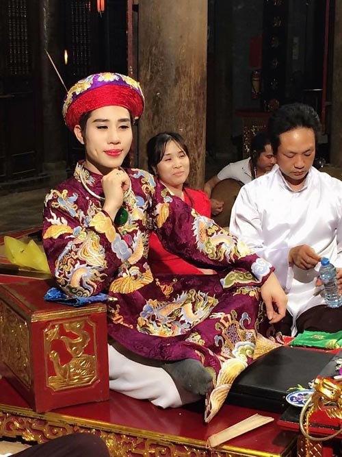 Chiêm ngưỡng vẻ đẹp biến hóa của thanh đồng 9X Hải Dương - 1