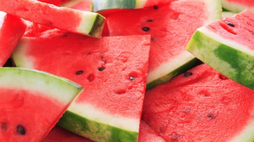 Nguy hiểm khôn lường khi ăn dưa hấu sai cách vào mùa hè - 1
