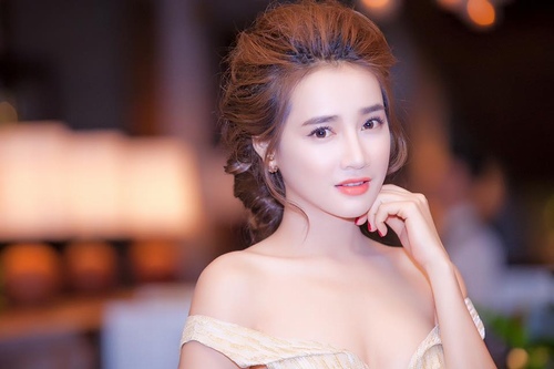 Fan phản ứng khi Nhã Phương ngày càng hở bạo - 4