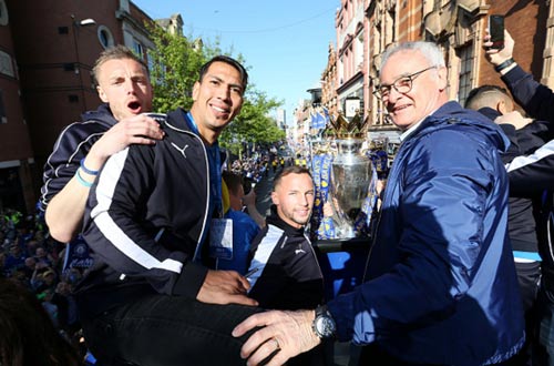 Leicester City rước cúp: Bữa đại tiệc lịch sử - 10