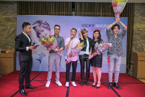 Dam Vinh Hung khen Vicky Nhung