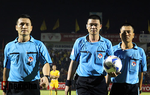 Trọng tài Hà Anh Chiến ít cơ hội trở lại V-League - 1