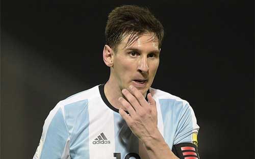 Messi “quay như chong chóng” trước Copa America - 1