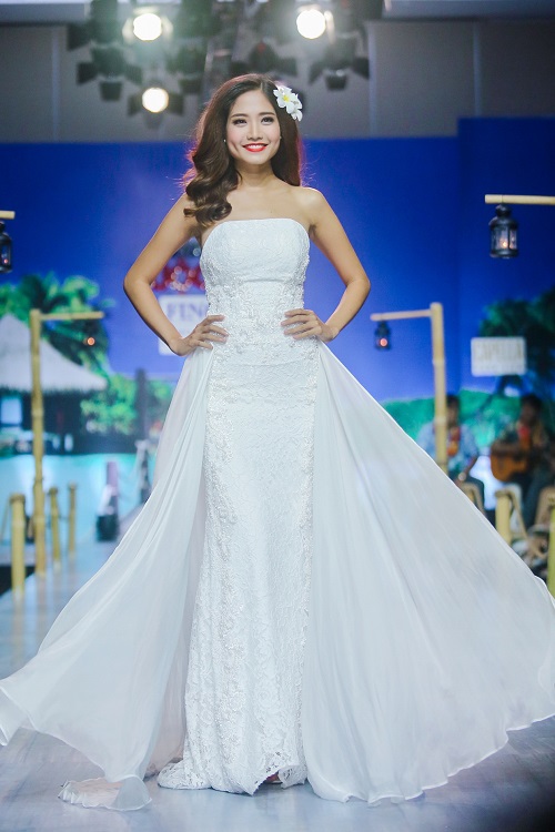 Diệu Huyền bế bụng bầu 8 tháng lên sàn diễn catwalk - 5