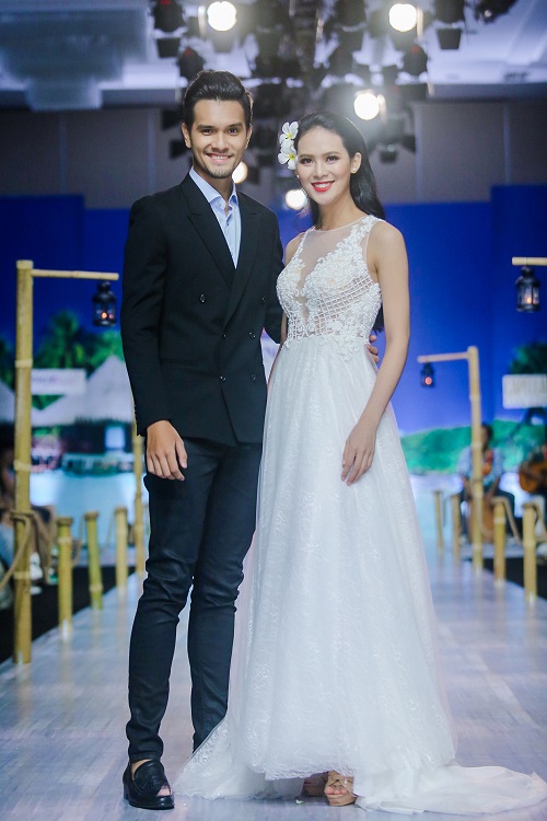 Diệu Huyền bế bụng bầu 8 tháng lên sàn diễn catwalk - 14