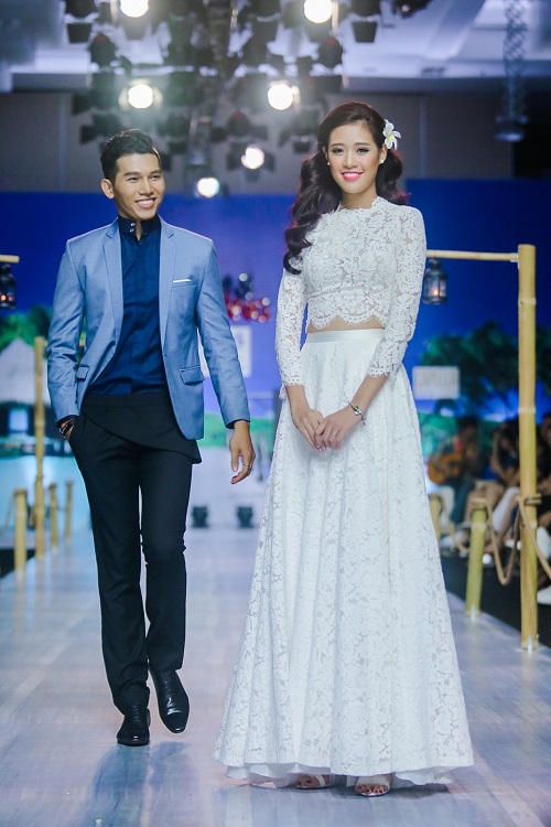 Diệu Huyền bế bụng bầu 8 tháng lên sàn diễn catwalk - 15