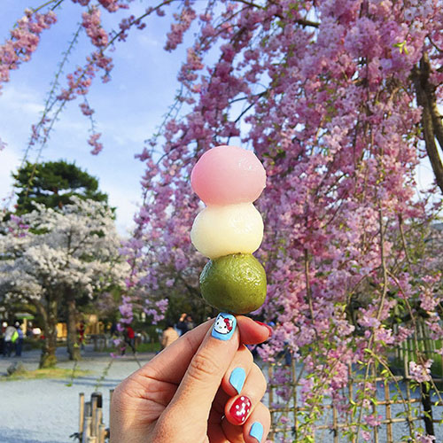 Cô gái "ăn cả thế giới" nổi tiếng khắp mạng Instagram - 2