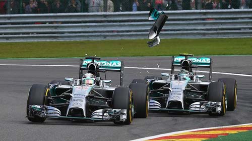 F1, Hamilton-Rosberg đâm nhau: "Mũi tên bạc" liệu có gãy? - 1