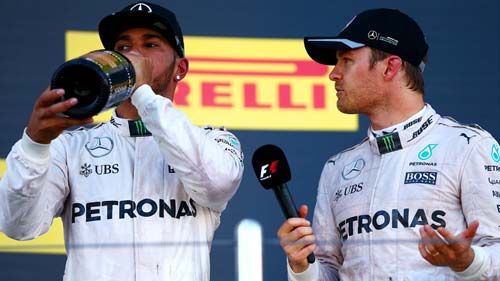 F1, Hamilton-Rosberg đâm nhau: "Mũi tên bạc" liệu có gãy? - 2