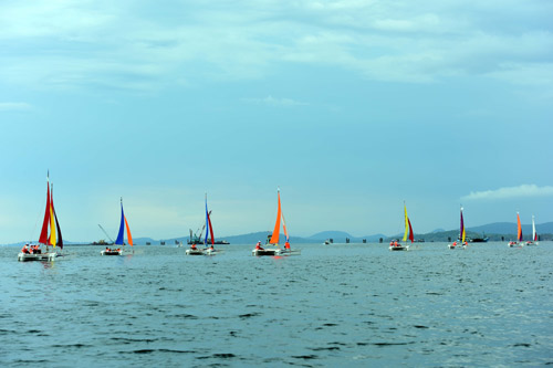 Đến Phú Quốc, "no mắt" xem đua thuyền buồm - 2