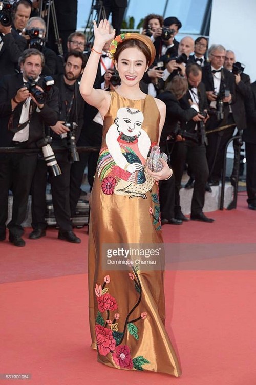 Angela Phương Trinh gây chú ý trên thảm đỏ Cannes - 1