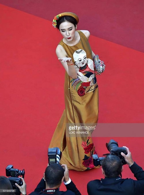 Angela Phương Trinh gây chú ý trên thảm đỏ Cannes - 2