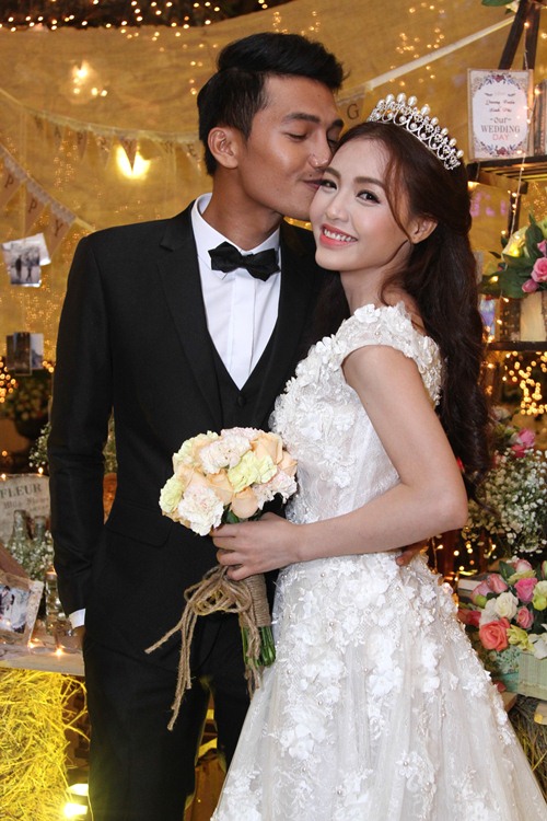 Vợ chồng Lương Thế Thành lần đầu xuất hiện sau lễ cưới - 4