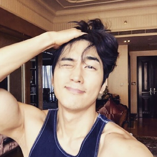 Song Seung Heon đáp trả tin đồn bỏ Lưu Diệc Phi - 2