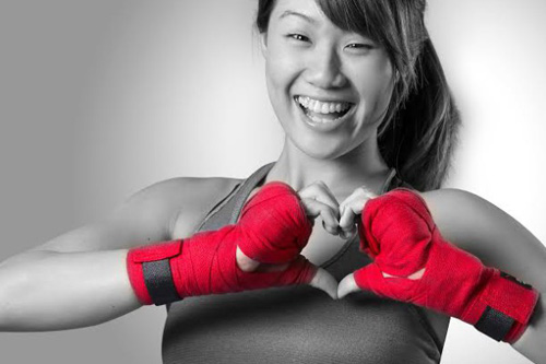 Hot-girl MMA đánh là thắng, kiếm tiền "như rác" - 2