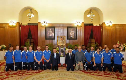 Leicester rước cúp "đại náo" đường phố Thái Lan - 9
