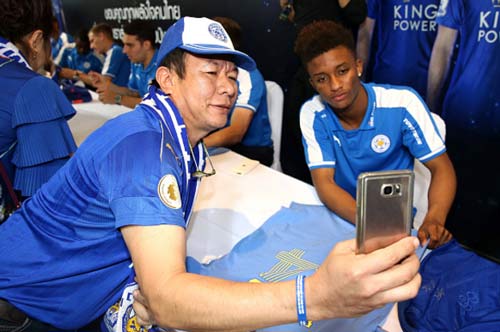 Leicester rước cúp "đại náo" đường phố Thái Lan - 13