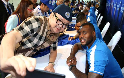 Leicester rước cúp "đại náo" đường phố Thái Lan - 14