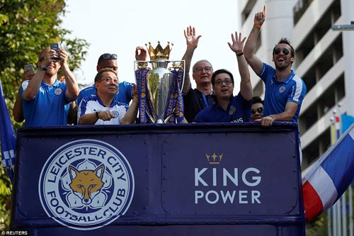 Leicester rước cúp "đại náo" đường phố Thái Lan - 6
