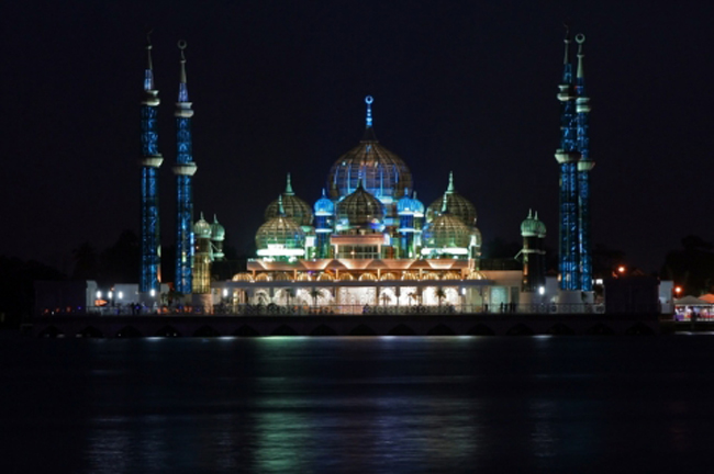 Nhà thờ Hồi giáo Crystal tại Kuala Terengganu, Malaysia.
