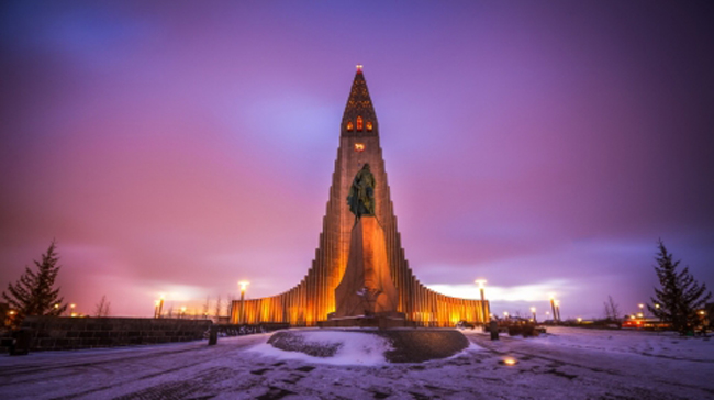 Nhà thờ Hallgrímskirkja ở Reykjavík, Iceland.
