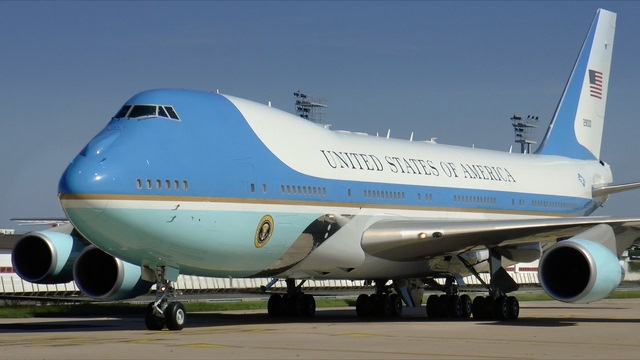 Không lực Một đưa Obama sang VN tốn bao nhiêu tiền? - 1
